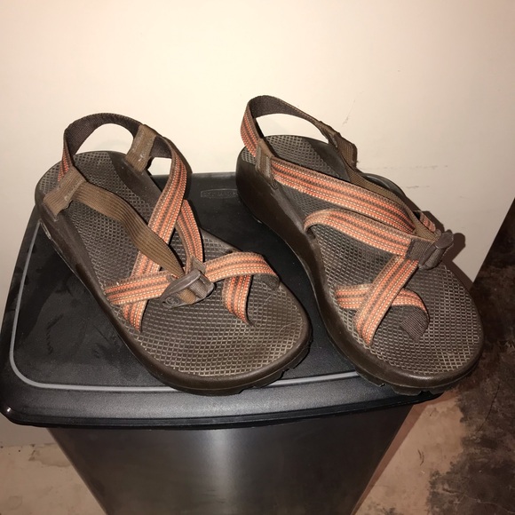 mens chacos shoes
